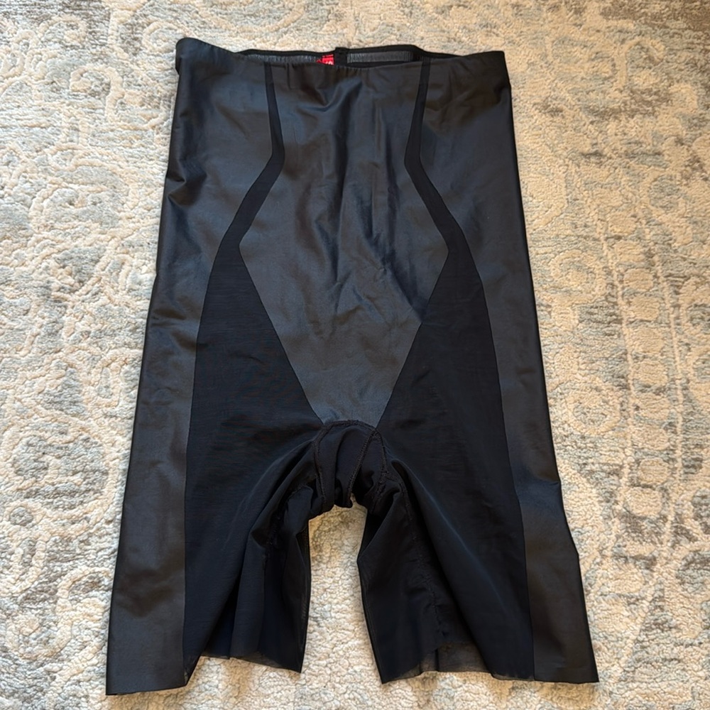 Size S high waisted mid thigh short
